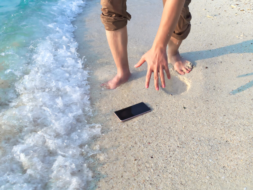 How to protect electronic devices on the beach